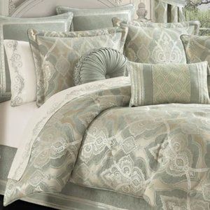 ISO J. Queen Sovana King-Size Comforter set